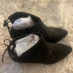 Fashion Nova NWT 10 Blk Faux Fur Block Heel Bootie Back Tie Side Zipper Pointed